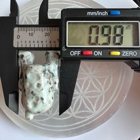 Star Wars R2-D2 Kiwi Jasper Crystal Carving - Picture 8 of 11
